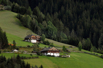 Italien  Pustertal mit Blick auf die Dolomiten