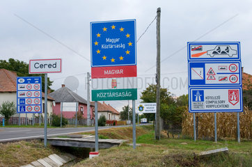 Cered  Ungarn  Schilderwald an der ungarisch-slowakischen Grenze