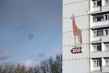 Berlin  Deutschland  Hinweisschild zum Zoologischen Garten am Hardenbergplatz