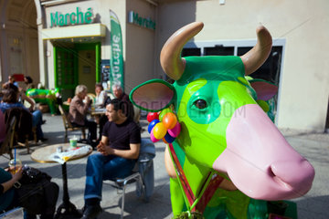 Berlin  Deutschland  eine Kuh vor dem Marche auf dem Kurfuerstendamm