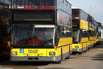 Berlin  Deutschland  abgestellte BVG-Doppeldeckerbusse im Betriebshof