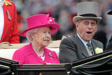 Ascot  Grossbritannien  Queen Elisabeth II und Ehemann Prince Philip