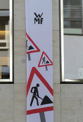 Stuttgart  Deutschland  Transparent an einer WMF-Filiale in der Koenigstrasse
