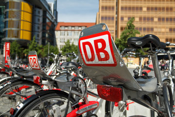 Berlin  Deutschland  Oeffentliche Fahrradmietstation der Deutschen Bahn am Potsdamer Platz