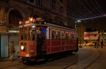 Istanbul  Tuerkei  die historische Tramvay im Stadtteil Beyoglu