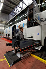 Berlin  Deutschland  Fernbusse fuer Rollstuhlfahrer
