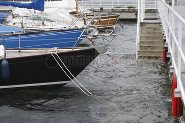 Kiel  Deutschland  Hochwasser an der Kieler Foerde durch schwere Herbststuerme