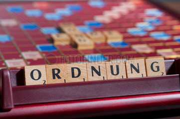 Hamburg  Deutschland  Scrabble-Buchstaben bilden das Wort ORDNUNG