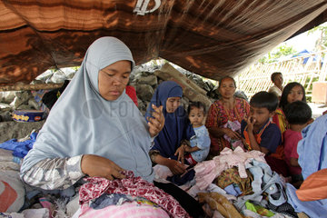 Gantiwarno  Indonesien  Altkleider fuer Erdbebenopfer