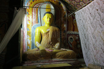 Galle  Sri Lanka  sitzender Buddha im Tempel Yatagala Raja Maha Viharaya