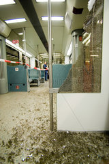 Berlin  Deutschland  zertruemmertes Glas in der S-Bahn