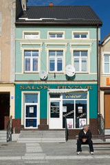 Ruegenwalde  Polen  ein Frisoer-Salon am Rathaus-Vorplatz