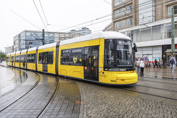 Strassenbahn der BVG auf dem Berliner Alexanderplatz