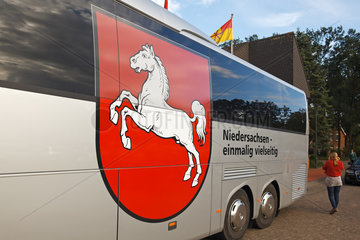 Holdorf  Deutschland  das Logo von Niedersachsen auf einem Bus