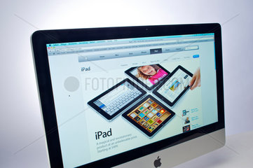Hamburg  Deutschland  Apple-Internetseite mit Werbung fuer das iPad auf einem Apple-iMac