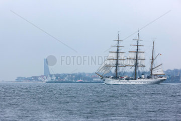 Kiel  Deutschland  Auslaufen des Segelschulschiffs Gorch Fock II