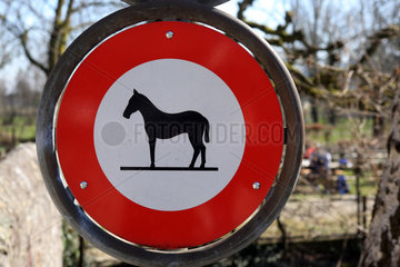 Zuerich  Schweiz  Schild  Verbot fuer Pferde