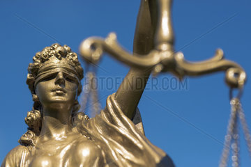 Justizia-Statue