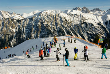 Oberstdorf  Deutschland  Skifahrer im Skigebiet Fellhorn / Kanzelwand