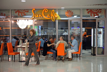 Minsk  Weissrussland  ein Cafe im Einkaufszentrum Stolitsa