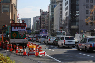 Tokio  Japan  Stau aufgrund von Strassenbauarbeiten