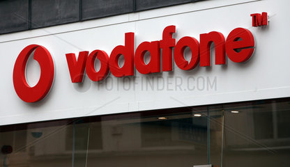 Dublin  Irland  Schild des Mobilfunkanbieters Vodafone