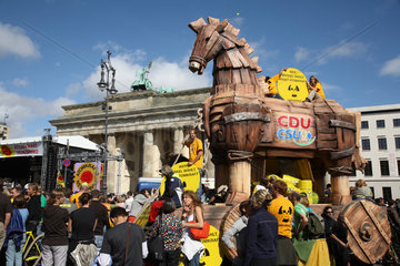 Berlin  Deutschland  Anti-Atom-Demonstration am Brandenburger Tor