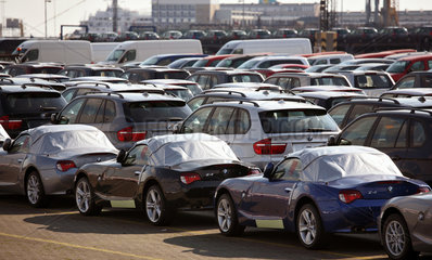 Bremerhaven  Deutschland  Neuwagen der Marke BMW warten auf die Verschiffung