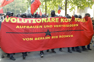 revolutionaere 1. Mai - Demonstration in Berlin-Kreuzberg