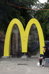 Basel  Schweiz  Eingangstor zu McDonalds