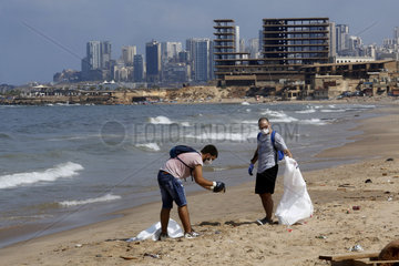 LEBANON-BEIRUT-BEACH-CLEANING