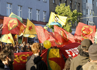 revolutionaere 1. Mai - Demonstration in Berlin-Kreuzberg