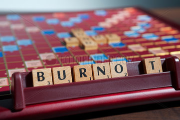 Hamburg  Deutschland  Scrabble-Buchstaben bilden das Wort BURNO T