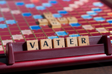 Hamburg  Deutschland  Scrabble-Buchstaben bilden das Wort VATER