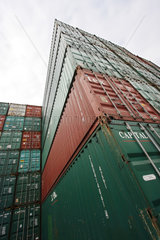 Hamburg  Deutschland  Container im Hamburger Hafen