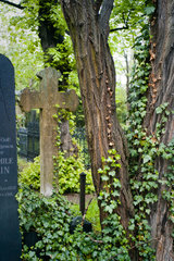Berlin  Deutschland  Grabkreuz auf dem Friedhof der Franz.-Ref. Gemeinde