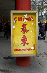 Berlin  Deutschland  vergammeltes Werbeschild eines chinesischen Restaurants