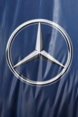 Iffezheim  Deutschland  Mercedes-Stern auf einer Fahne