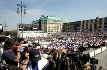 Berlin  Deutschland  US-Praesident Barack Obama am Brandenburger Tor