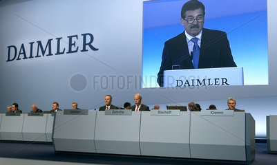 Berlin  Deutschland  Vorstaende der Daimler AG auf dem Podium zur Hauptversammlung