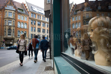 Berlin  Deutschland  ein Schaufenster eines Ladens in der Alten Schoenhauser Strasse