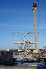 Hamburg  Deutschland  Bauarbeiten fuer Erweiterung des Containerterminals
