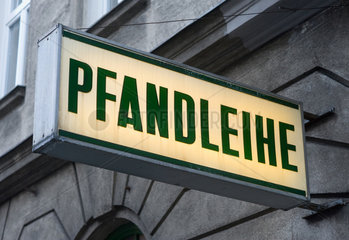 Wien  Oesterreich  Schild mit dem Aufdruck Pfandleihe