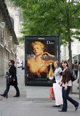 Nancy  Frankreich  Plakat mit Charlize Theron wirbt fuer fuer J adore von Dior