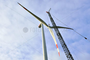 Deutschland  Nordrhein-Westfalen - Montage einer Windkraftanlage