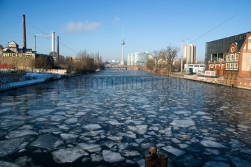 Berlin  Deutschland  Eisschollen auf der Spree