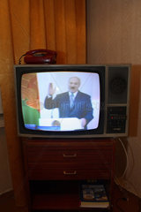 Gomel  Weissrussland  Uebertragung einer Rede von Praesident Alexander Lukaschenko
