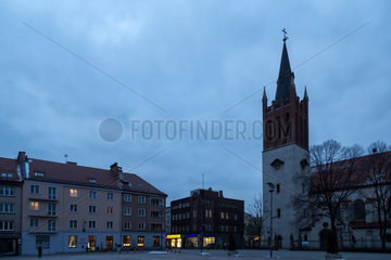 Polen  Bytom (Beuthen) - Rynek (Markt) im Stadtzentrum  rechts die katholische Marienkirche