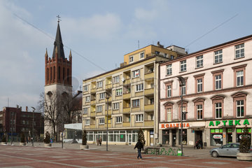 Polen  Bytom (Beuthen) - Rynek (Markt) im Stadtzentrum  links die katholische Marienkirche
