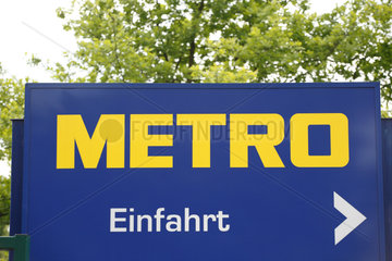 Berlin  Deutschland  Einfahrt zur METRO Cash and Carry